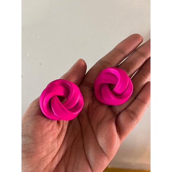 Hot pink stud earring big statement large fuchsia flower neon pink chunky bright - Picture 6 of 6